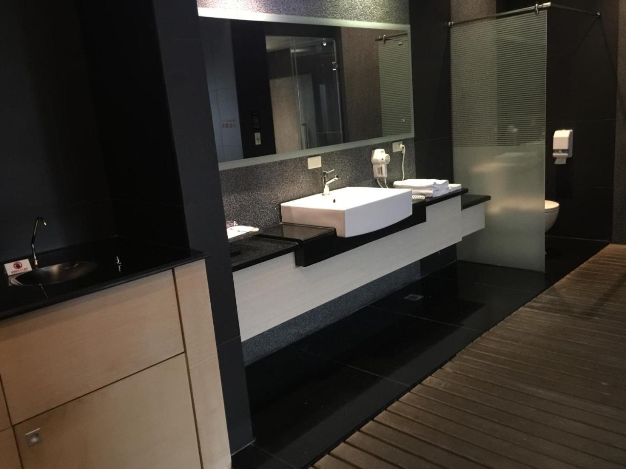 Li-Gin Motel Chiayi Eksteriør billede