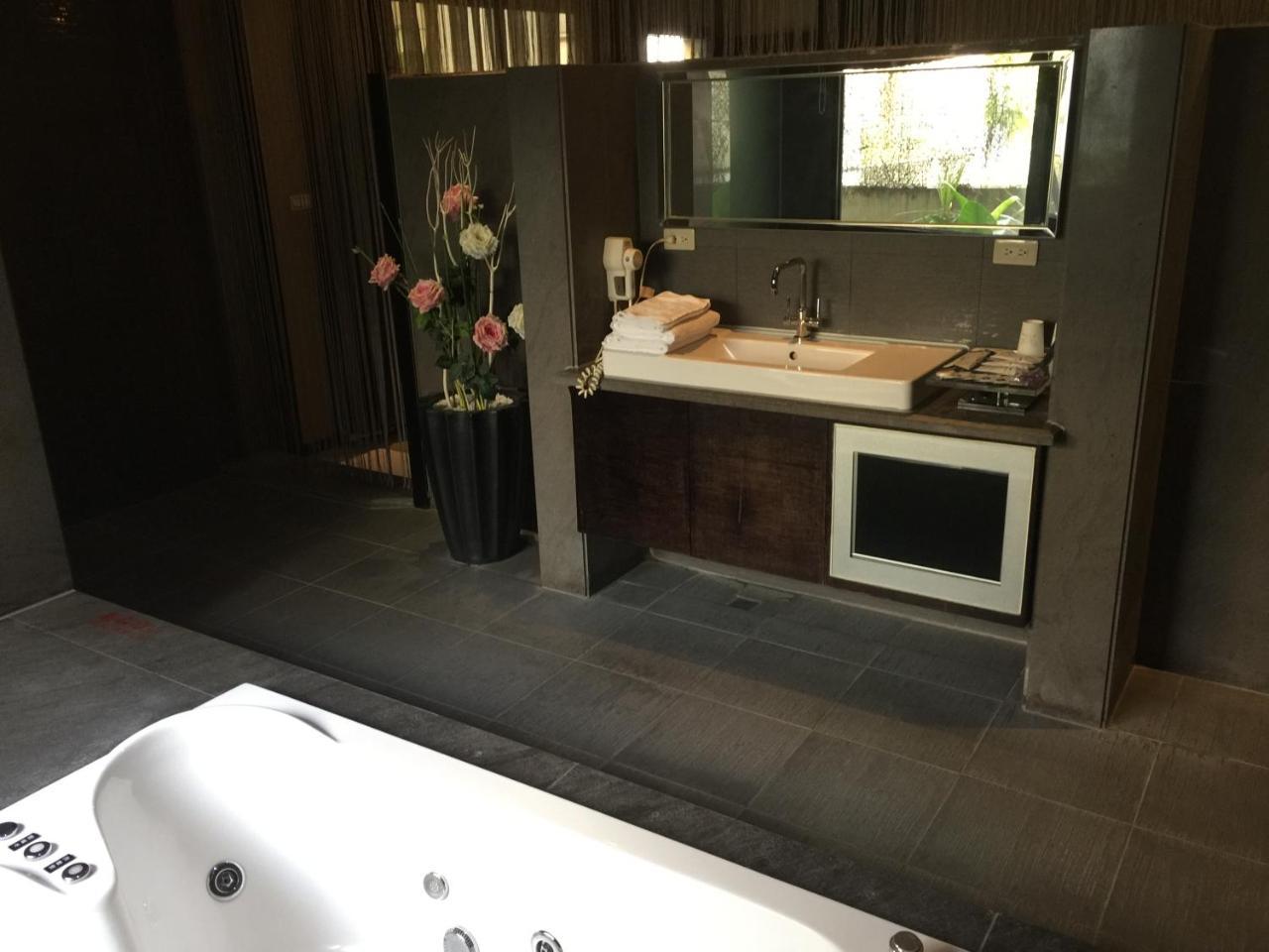 Li-Gin Motel Chiayi Eksteriør billede