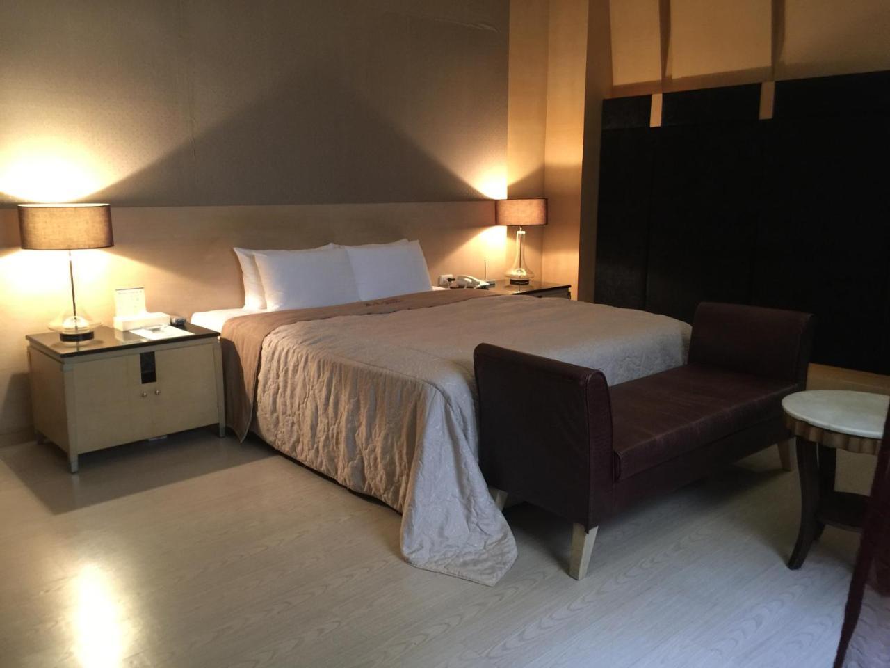 Li-Gin Motel Chiayi Eksteriør billede